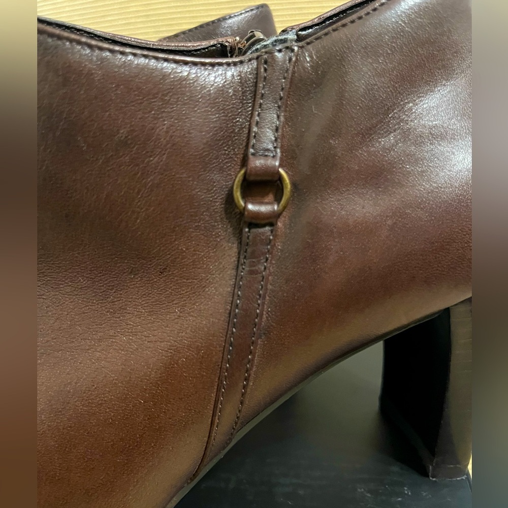 NWOT Bandolino Urbane Brown Leather Zip Ankle Bootie - Size 8.5 - Picture 6 of 13